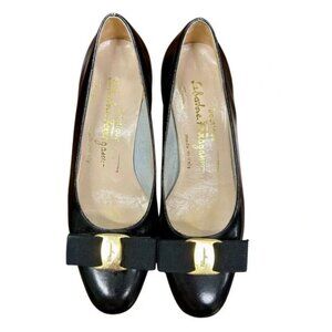 Vintage Salvatore Ferragamo Vara Bow Pumps Black Patent Leather Gold Logo 5M